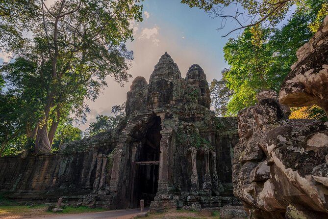 1-Day Amazing Angkor Wat Tour with Sunset & All Interesting Major Temples - Angkor Thom: Victory Gate, Bayon’s 196 faces, and Baphuon