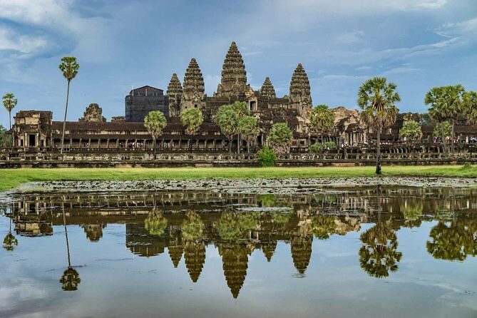 2 Days Discover Angkor Wat Complex and Cambodia's Villages Tours - Entering Angkor Wat Complex before the crowds thin out