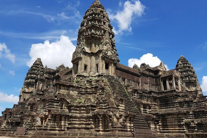 2-Days Private Tour in Angkor Sunrise, Banteay Srei and Beng Mealea Temple - Banteay Srei: the carvings temple for people who love detail