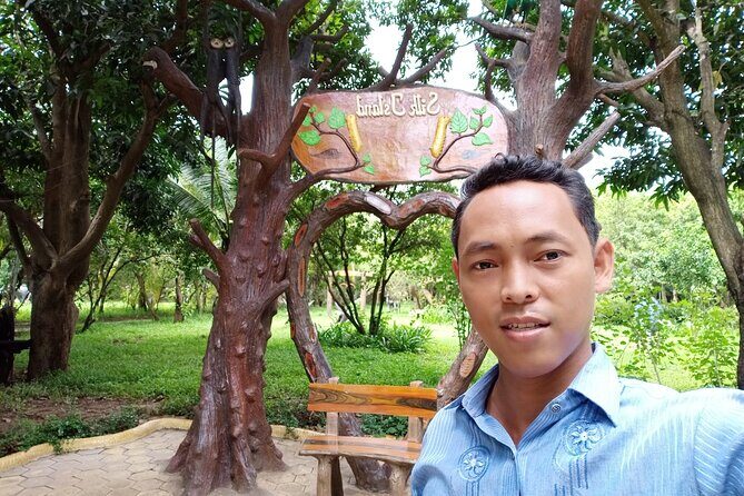 A Full Day Tour for Royal Palace, S21, Killing Fields & More - Central Market: how to end the day on something normal