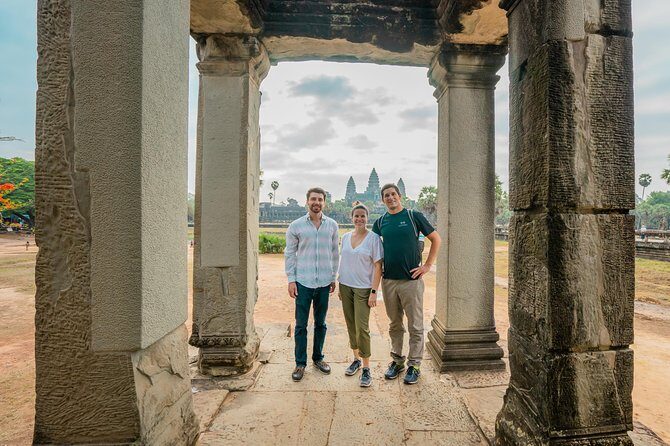 Angkor Jeep Tour Discovery - Inclusive Lunch - Bayon Temple: Smiling Faces and a Better Way to Look