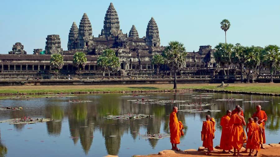 Angkor Region: 3-day Private Tour of Top Temples - Day Two Through Angkor Thom, Ta Prohm, and a Phnom Bakheng sunset
