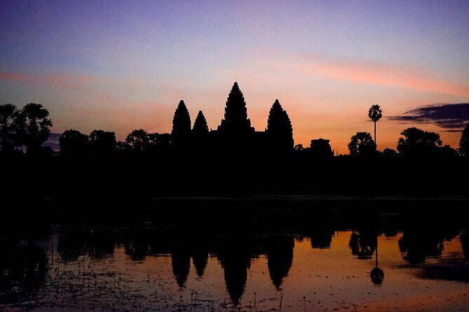 Angkor Sunrise Vespa Tour / Tuk Tuk or Car - Srah Srang and breakfast: refuel before the big stone faces