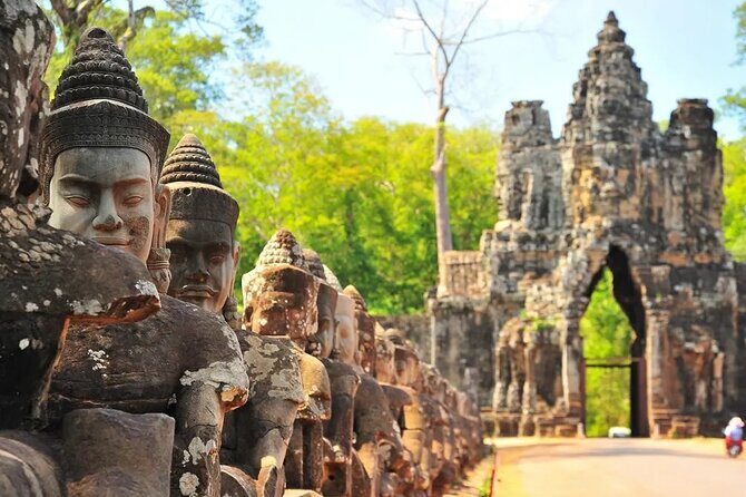 Angkor Wat full Day 'Small Group with sunset & Tour Guide - Stop 5: Angkor Thom and the South Gate with gods and demons