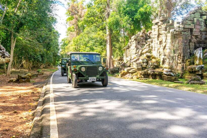 Angkor Wat: Guided Jeep Tour Inclusive lunch at local house - Snacks, fruit, and cold comfort during the midday rhythm
