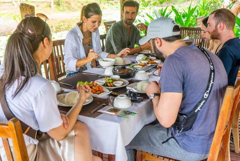 Angkor Wat: Guided Jeep Tour Inclusive lunch at local house - Lunch at a local house, then a community center moment
