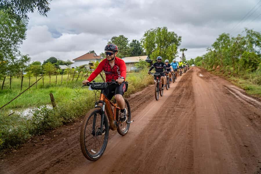 Angkor Wat: Guided Sunrise Bike Tour w/ Breakfast and Lunch - Sunrise at Angkor Wat Looks Better When You’re Already Moving