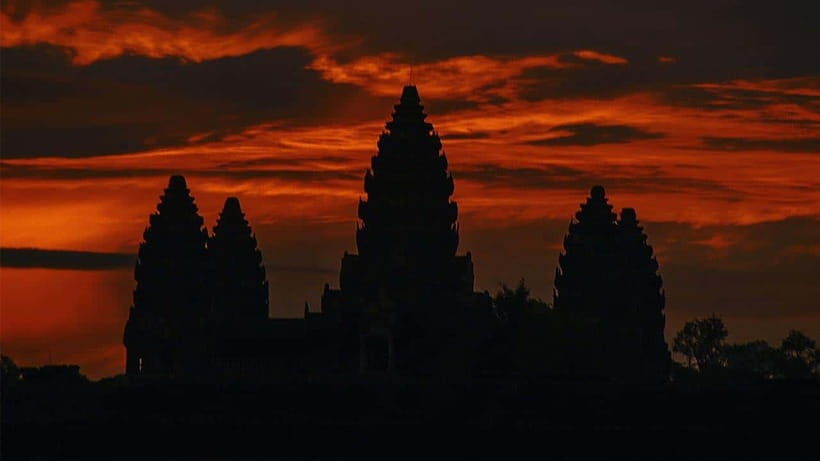 Angkor Wat Guided Sunrise Tour - Angkor Thom’s South Gate and Bayon: faces, virtues, and a stone crowd