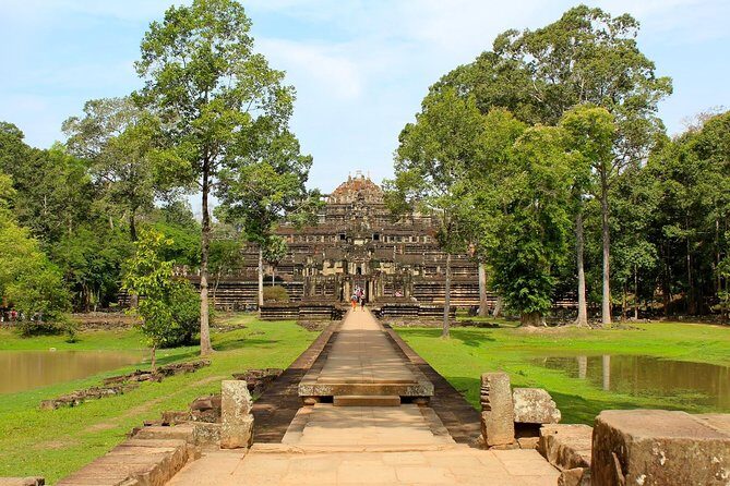 Angkor Wat one Day Private Tour for All Highlight Angkor Temples - Angkor Thom South Gate: your entry into the big story