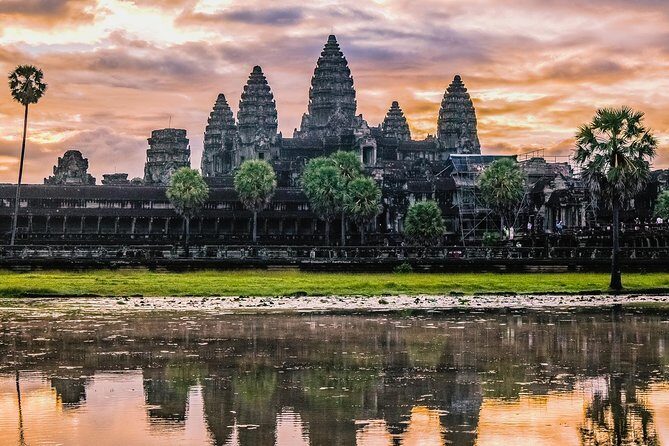 Angkor Wat Sunrise Private Tour by Tuk Tuk - Angkor Wat at Dawn: Your First 3 Hours in the Dark