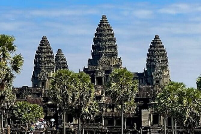 Angkor Wat Sunrise Small-Group 1-Day Tour from Siem Reap - Angkor Wat sunrise: finding the light and still enjoying the complex