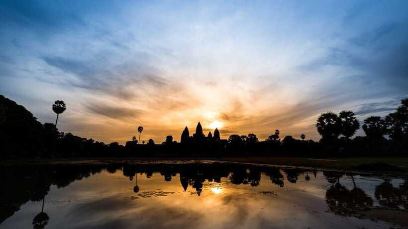 Angkor Wat: Sunrise: Ta Prohm and Bayon Temple Tour - Breakfast outside Angkor Wat and the Srah Srang reset