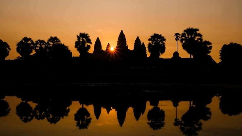Angkor Wat: Sunrise: Ta Prohm and Bayon Temple Tour - Angkor Thom and Bayon: the faces, the terraces, and the Southern Gate details