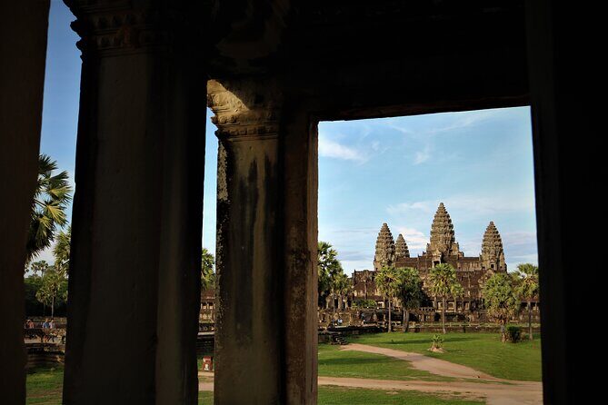 Angkor Wat Sunrise Tour: 2.5 Days with Tonle Sap Lake - Tonle Sap Sunrise Day: Kampong Phluk and the Wet Season Reality