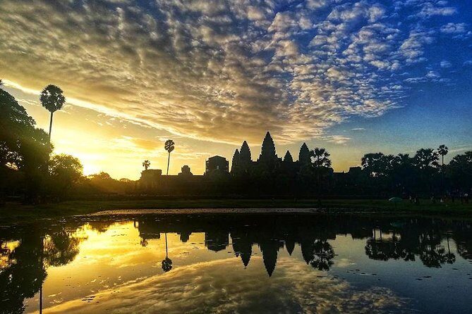 Angkor Wat Sunrise tour with Small - Group and Guide tours - Ta Keo: the unfinished pyramid that changes the mood