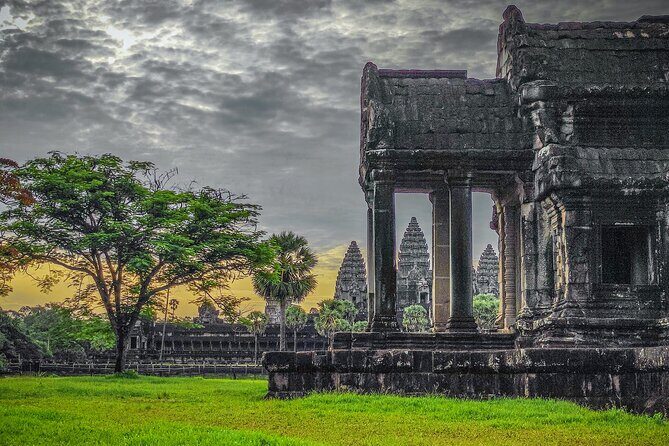 Angkor World Heritage with Sunrise - Small Group - Bayon Temple: the face towers and the moments they trigger