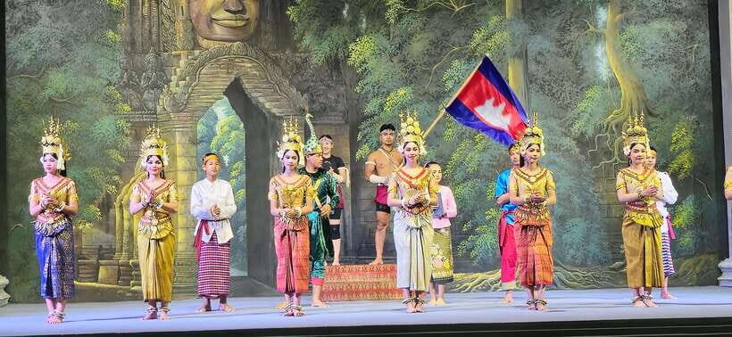 Apsara Theater Performance include dinner & Hotel pick up - Should You Book the Apsara Theater Performance with Dinner?