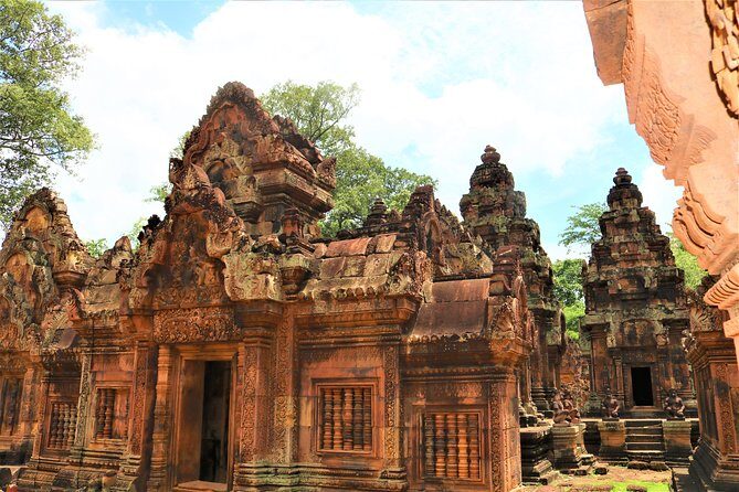 Banteay Srei and Grand Circuit Heritage Tour from Siem Reap - Preah Khan and Phnom Bakheng: Contrast Temples and a Sunset Finale