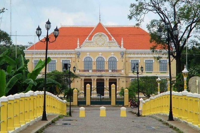 Battambang Day Trip from Siem Reap-Bamboo Train, Bats Cave - Price and logistics: what $129 buys you