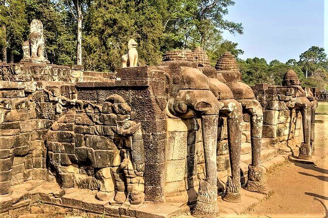 Cambodia Highlight 6 Days Tour from Siem Reap to Phnom Penh - Day 2: Angkor Wat sunrise, then the long look