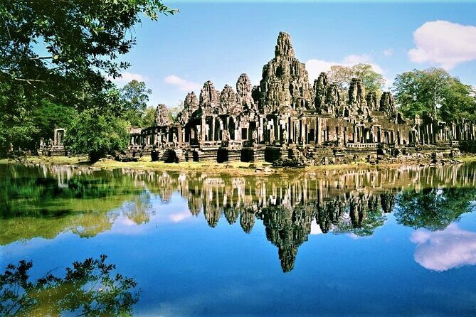 Cambodia Highlight 6 Days Tour from Siem Reap to Phnom Penh - Day 4: Not just temples—bridge, statue road, and a spider-themed market