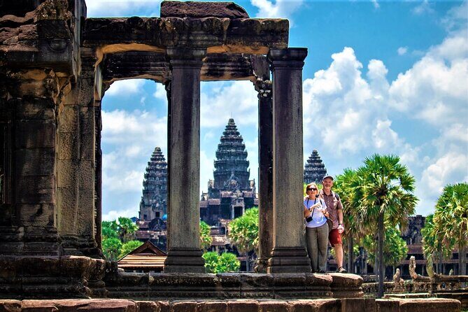 Cambodia Highlight 6 Days Tour from Siem Reap to Phnom Penh - Day 1: Landing in Siem Reap with a real welcome
