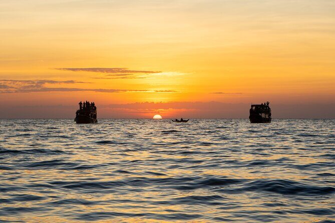 Floating Village Sunset Boat Vespa Tour / Tuk Tuk Available - Wat Po Banteaychey: a short temple stop plus snack time