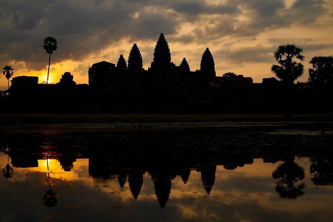 (Free eSim) Classic Angkor Wat Sunrise Full Day Tour - Bayon Temple: those smiling faces look best early