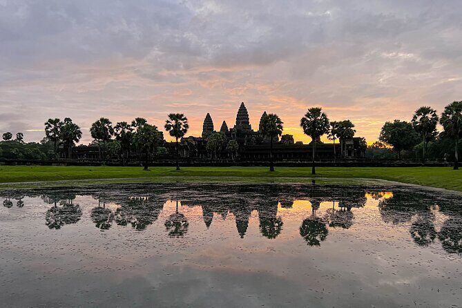 From Siem Reap: Angkor Wat and Floating Village 3-Day Trip - Day 1 lunch near Angkor Wat and how to time sunset at Phnom Bakheng