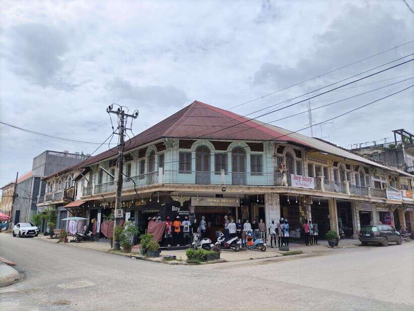 From Siem Reap: Battambang Day Trip Return or to Phnom Penh - Lunch, snacks, and small food detours that feel local
