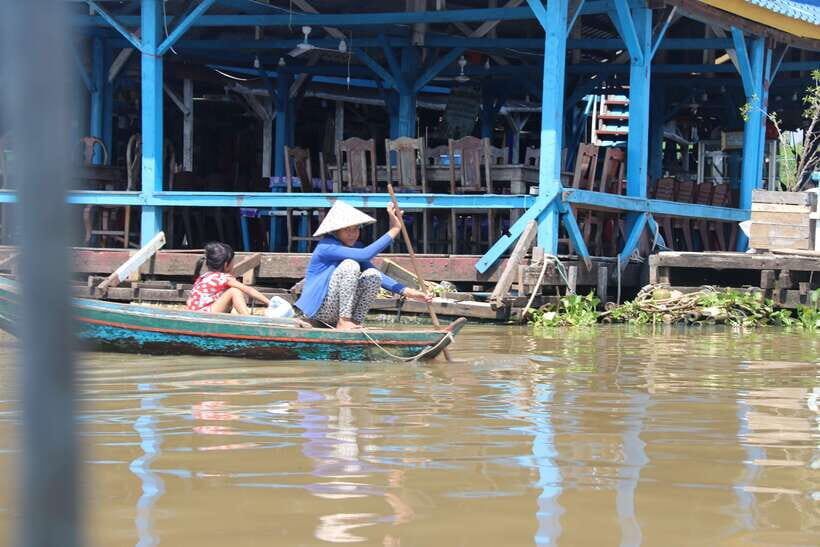 From Siem Reap: Tonle Sap Floating Village Tour - Lotus Flowers Stop: A Photo Moment With Real Explanations