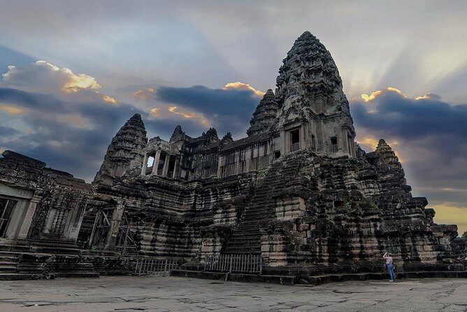 Full-Day Angkor Wat Sunrise & Sunset & All Must-See Private Tour - Ta Prohm: The Root-Covered Temple That Feels Like a Movie Set