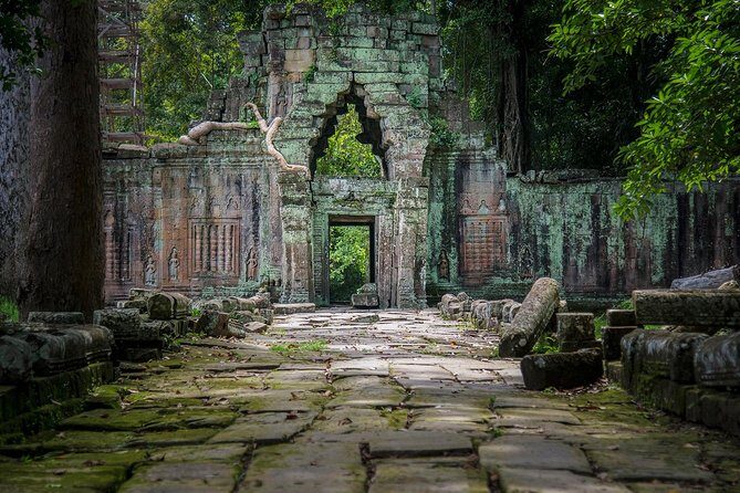 Full-Day Guided Sunset Tour of Angkor Wat - Hotel pickup (8:30–9:00) and the momentum to Angkor Wat