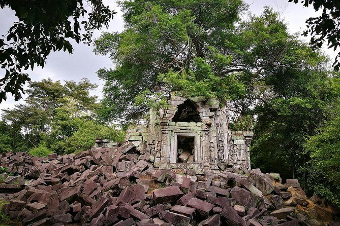 Full-Day Preah Vihear, Koh Ker and Beng Mealea Private Tour - Beng Mealea: A Smaller Angkor-Style Ruin in the Jungle
