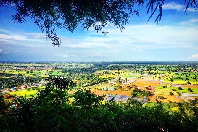 Full Day-Tour: Handicraft, Bamboo train, Killing cave. Bat cave - Killing Caves of Phnom Sampeau and the Bat Army at Dusk