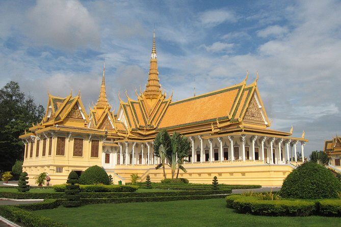 Half Day Tour to Royal Palace, Wat Phnom & Independent Monument - Entering the Royal Palace: Throne Hall, Napoleon III Pavilion, and the Silver Pagoda
