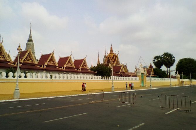 Half Day Tour to Royal Palace, Wat Phnom & Independent Monument - Logistics That Actually Matter on the Ground