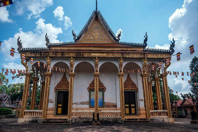 Highlights & Hidden Gems With Locals: Best of Siem Reap Private Tour - Ending at Pub Street: Where Your Night Plans Start