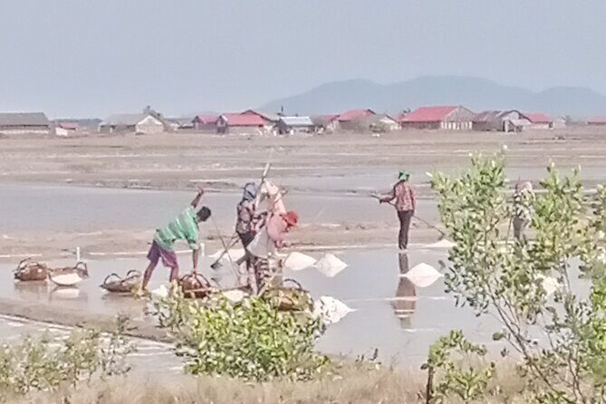 KAMPOT TRAVEL-Pepper farm. Cave.Secret lake-Crab market & Salt... - Brateak Krola Lake, the Secret Lake With a Khmer Rouge Past