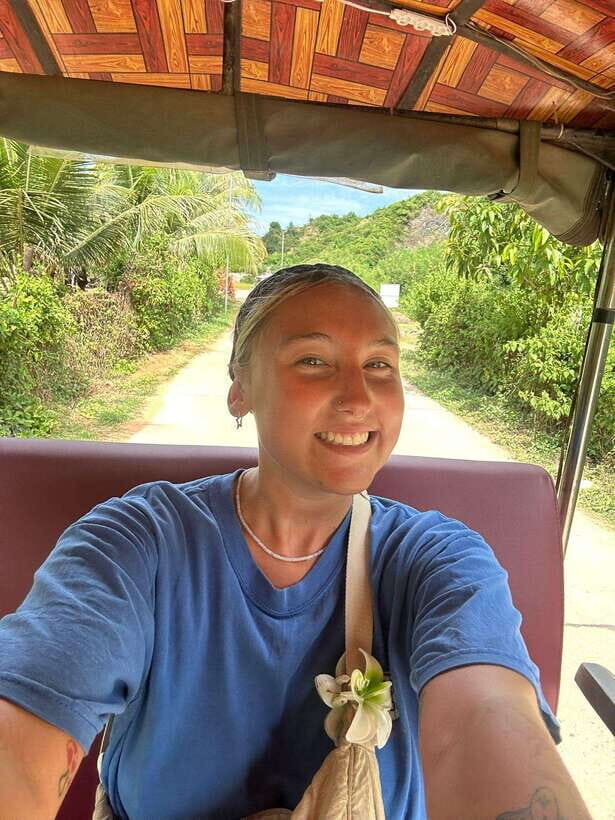 Kampot: Tuk Tuk Trip to Pepper Farm, Kep, Crab Market & More - Kep Beach: a short walk that makes the day feel finished