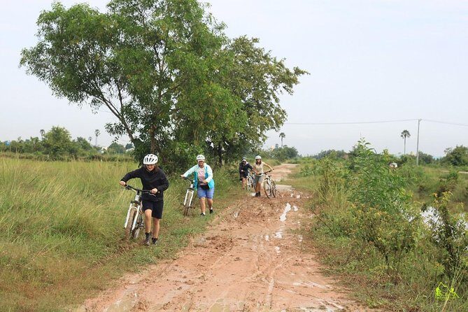 Killing Field & Paddy Rice Fields Tuk Tuk Adventure - Stop 2: Tonle Bati rides, rice fields, and Ta Prohm’s 12th-century stones