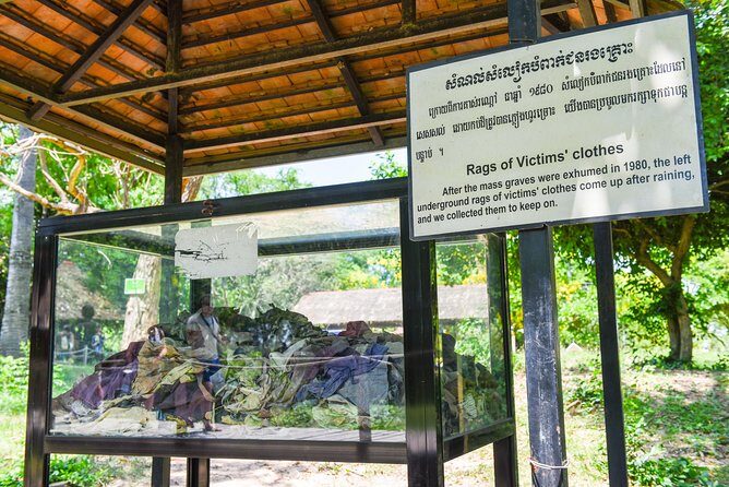 Killing Fields and Prison S21 Bus Tour - Audio vs Live Guide vs Self-Guided: Choose Your Level of Explanation