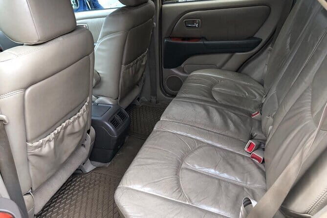 Kimsan VIP Taxi Transfer - Pickup in Phnom Penh: nameplate, tracking, and real waiting time