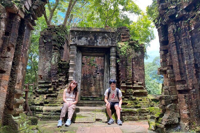 Koh Ker Temple Group & Beng Mealea Full-Day Join-in Tour - Stop 1: Siem Reap Shuttle Tours gathering point (30 minutes to get organized)