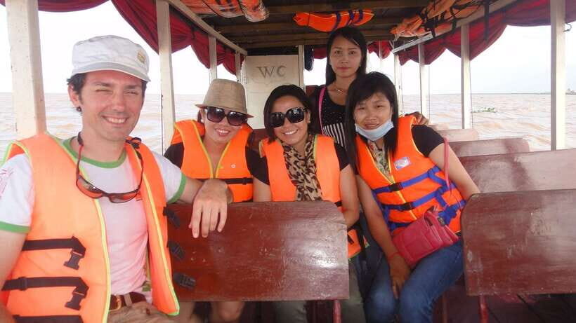 Kompong Phluk Floating Village Tour from Siem Reap - Entering Kompong Phluk: Pagoda, Schools, and Stilted Homes