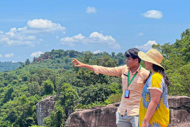 Kulen Mountain with Beng Mealea and Tonle Sap Small Group Tour - Morning sights before the big climb: Srah Srang and the “real Cambodia” feeling