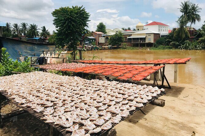 Morning village tour Livelihood tour with Local Product discover - Dried bananas and banana chips: from fruit to snack