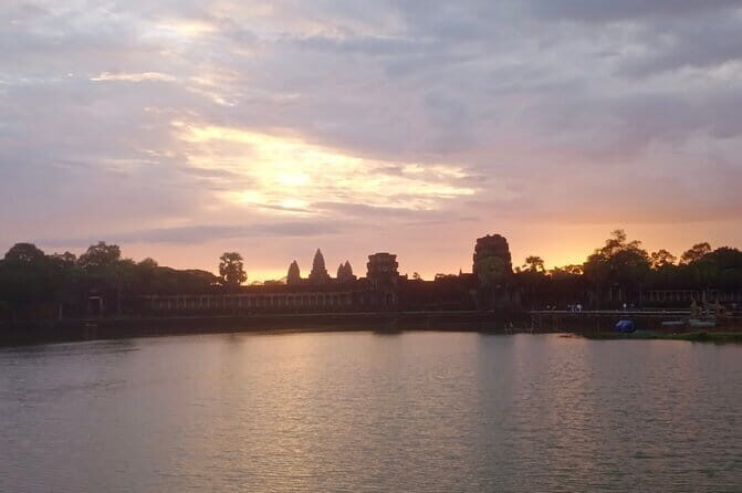 One Day Sunrise Private Tour at Angkorwat with Major Temples - What to Bring and How to Survive the Heat After Sunrise