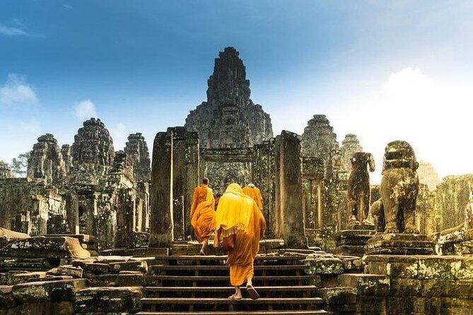 One Full Day Private tour of Angkor Wat, Ta Prohm, Angkor Thom & Banteay Srie - Angkor Thom and the South Gate: gods and demons in motion