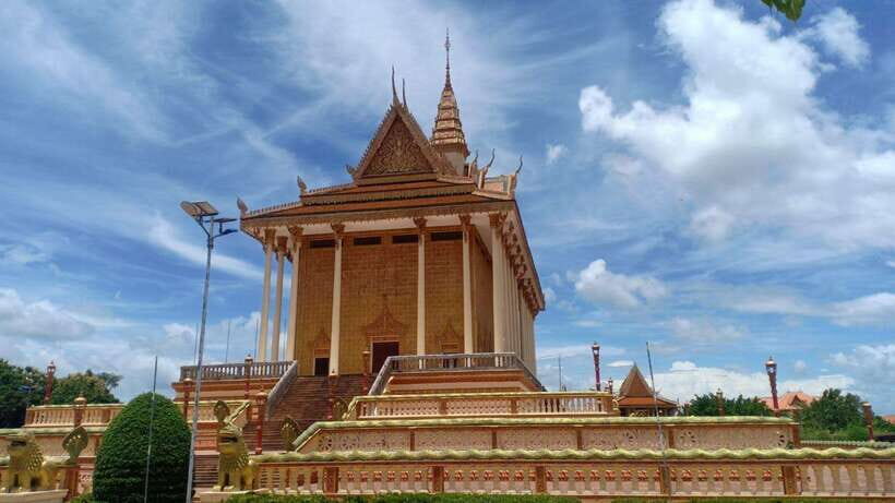 Oudong Mountain - Phnom Penh Former Capital Private Day Tour - Wat Phnom and Lady Penh: The Former-Capital Connection You’ll Actually Remember